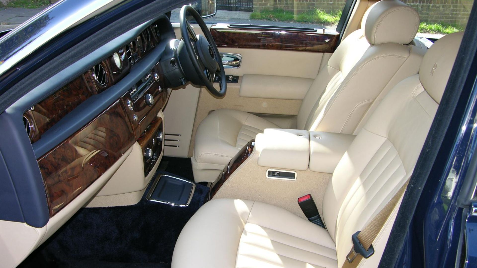 4. Rolls-Royce Phantom (2003)