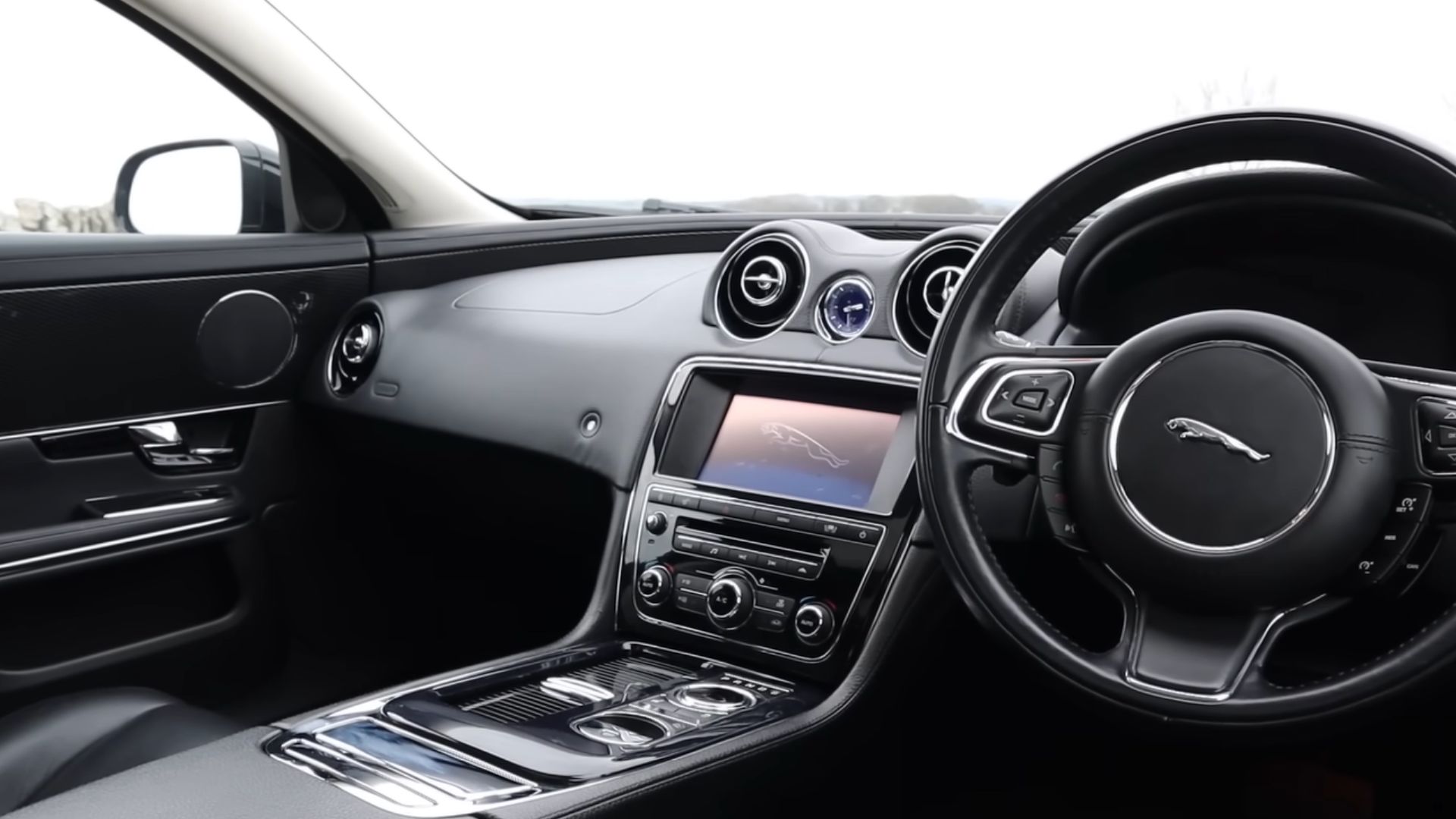 18. Jaguar XJ (X351) (2010)
