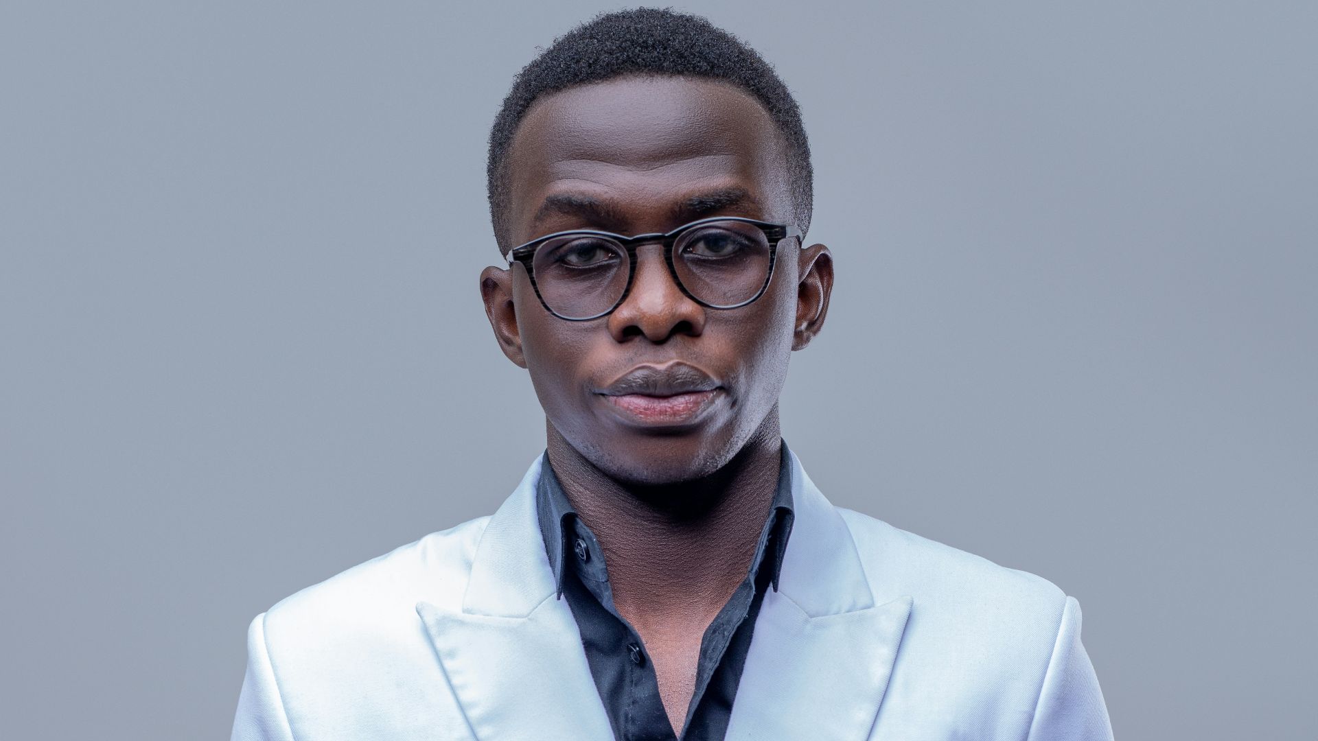 Les 10 pires choses à porter pour un mariage avec cravate noire et 10 idées de tenues étonnantes