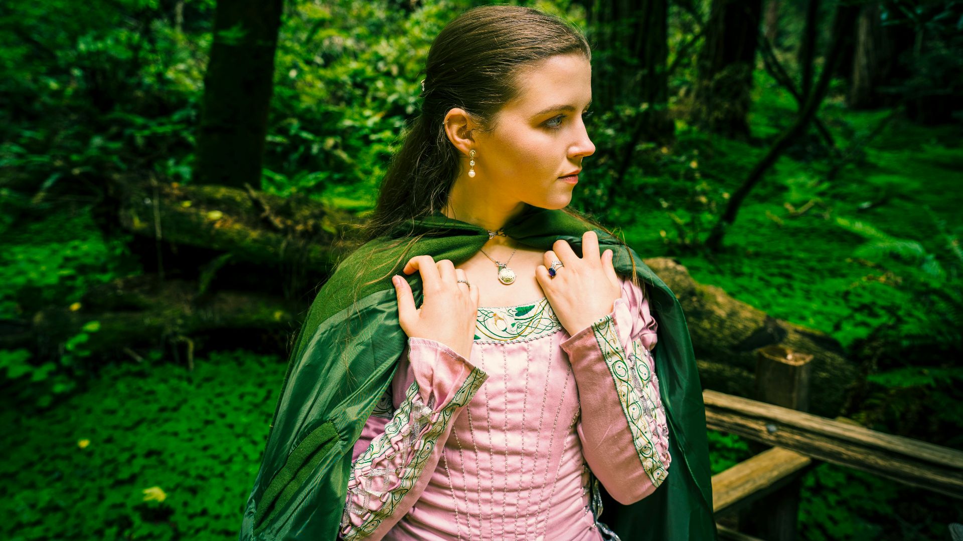 10. Robe à capuchon