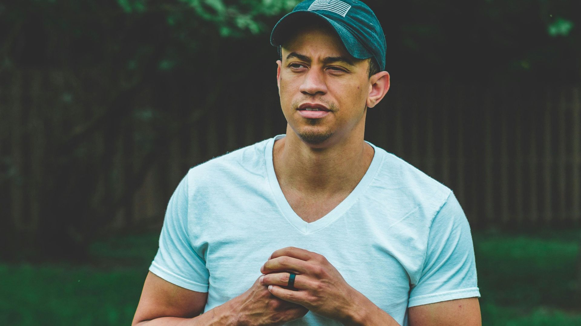 9. Choisissez les hauts à col en V