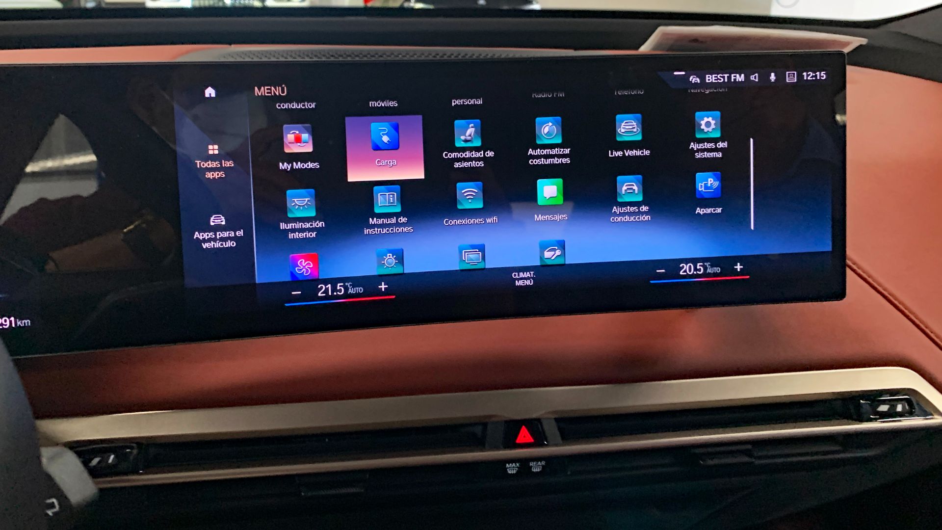14. Infotainment à écran tactile