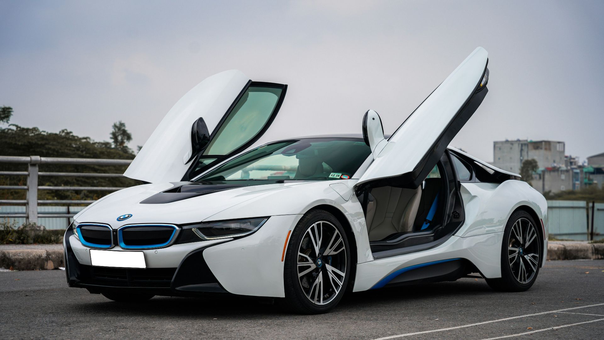 7. BMW i8