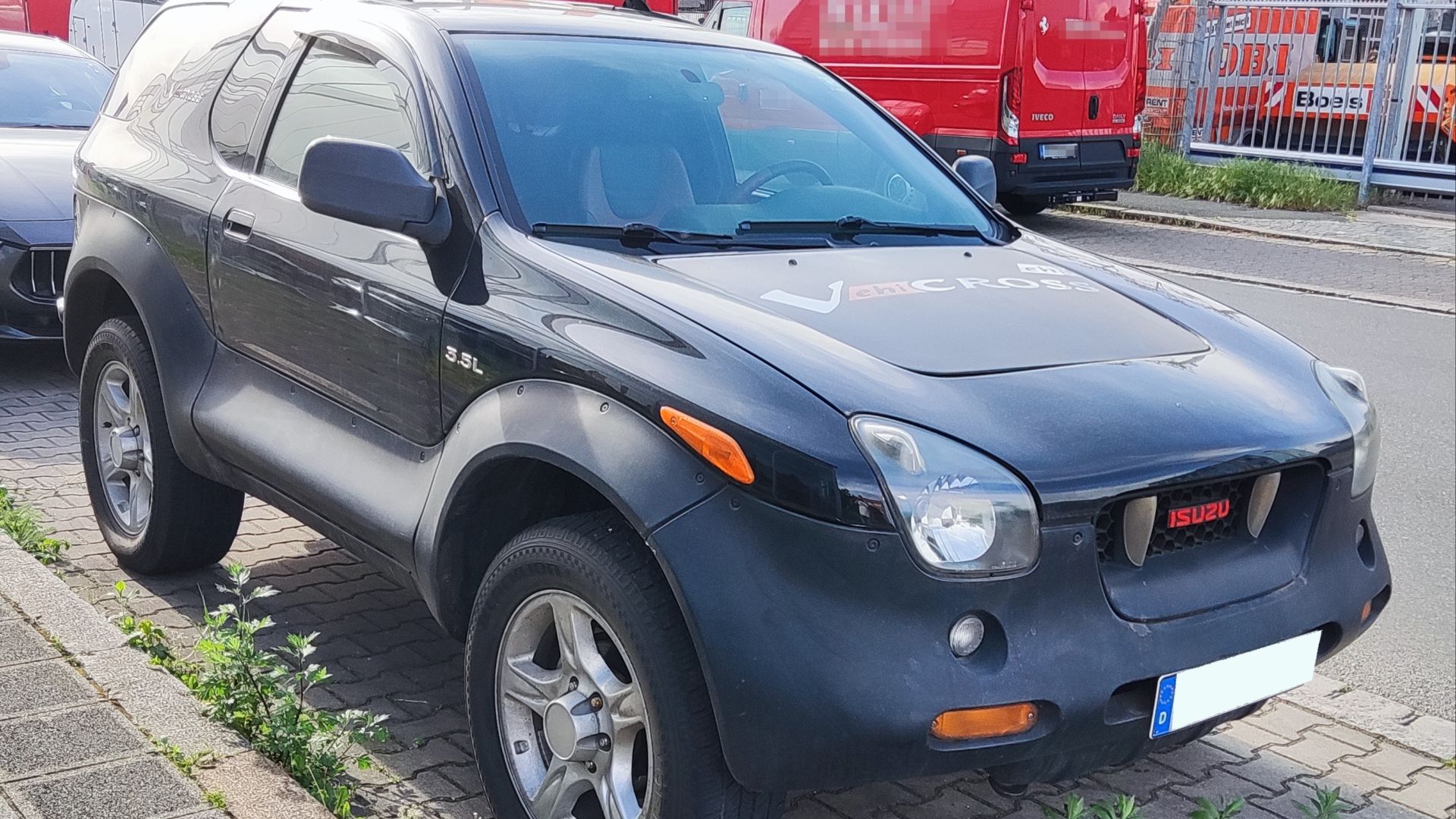 10. Isuzu Vehicross