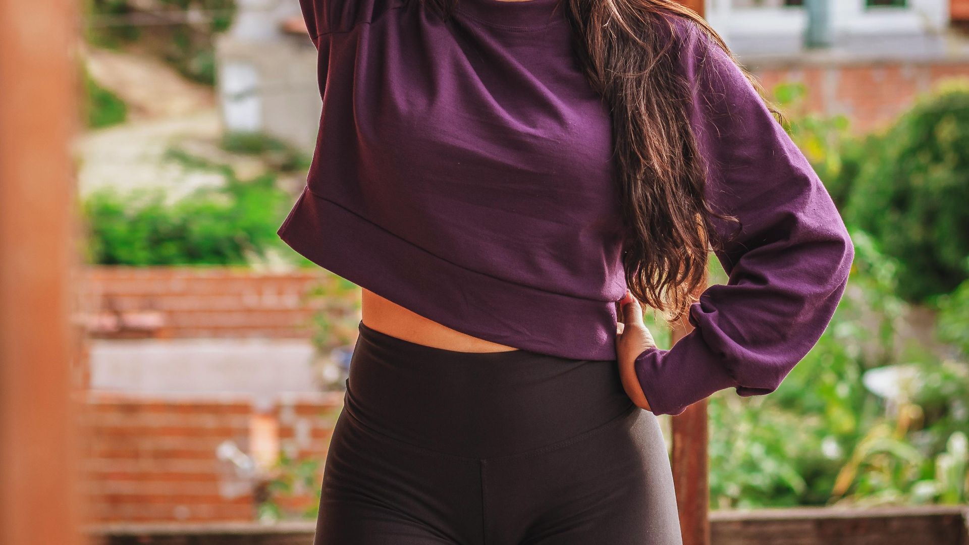 12. Pull croisé avec legging à taille haute