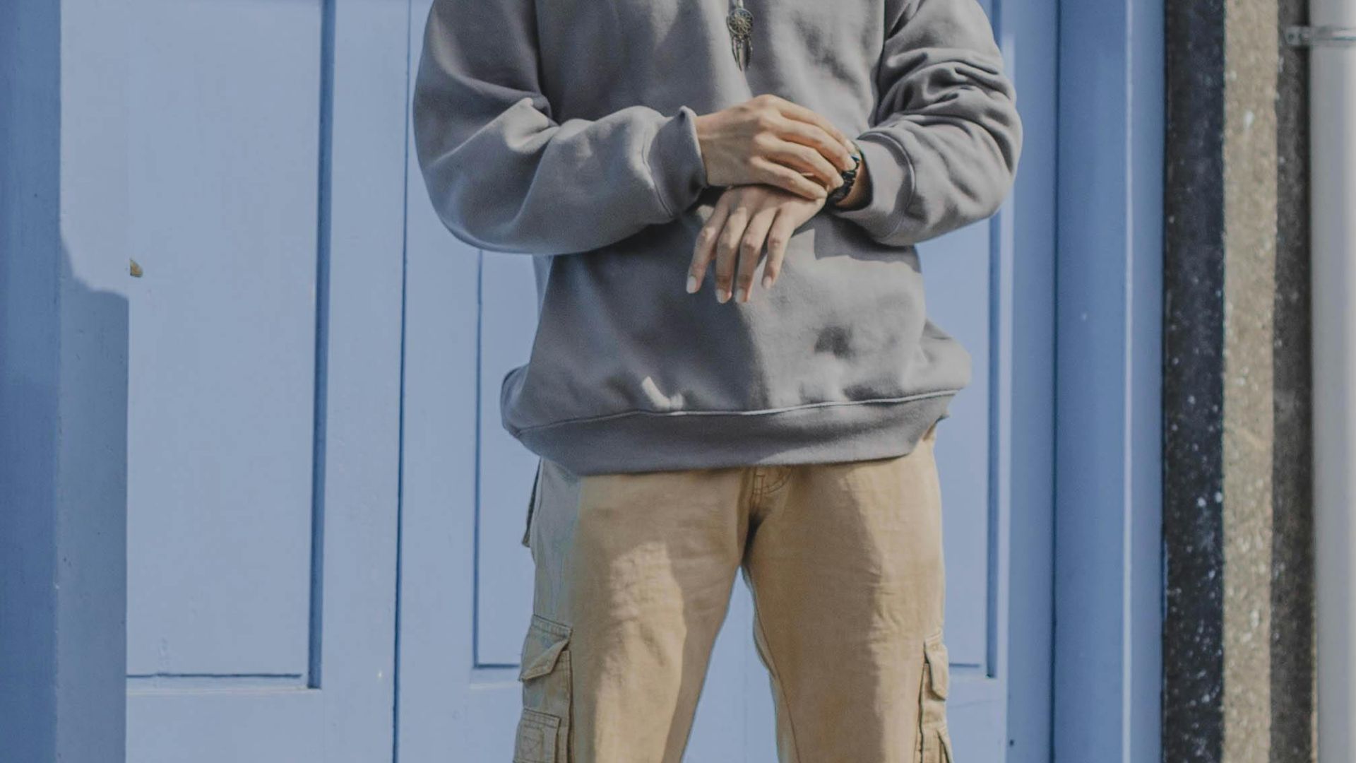 17. Pull avec pantalon cargo