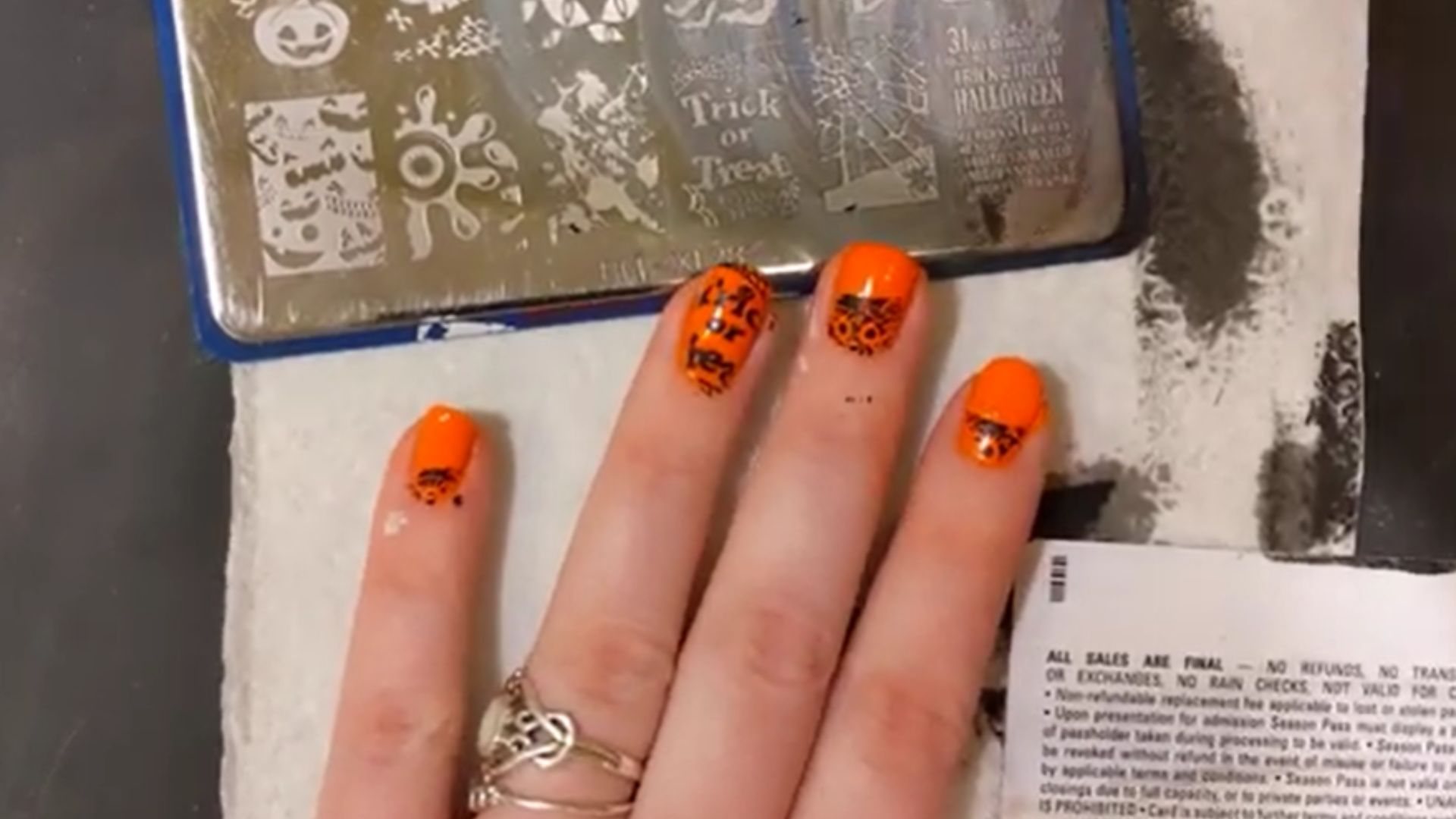 7. Motif de bonbons Trick-Or-Treat