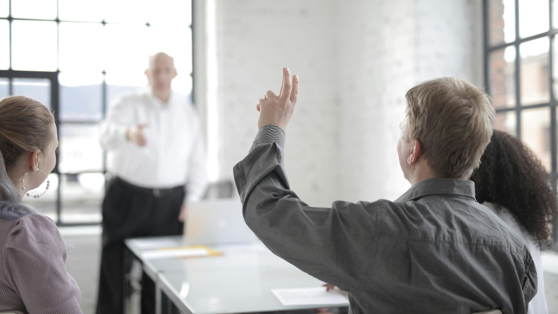 15. Vous posez des questions que personne ne pense à poser