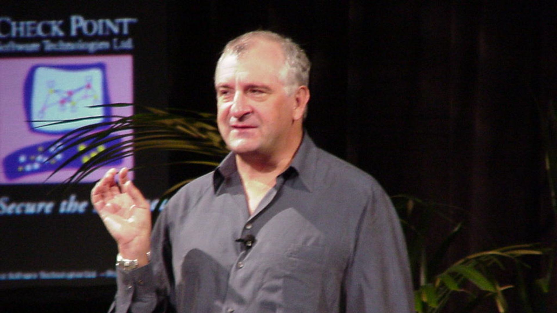 10. Le guide du voyageur galactique de Douglas Adams