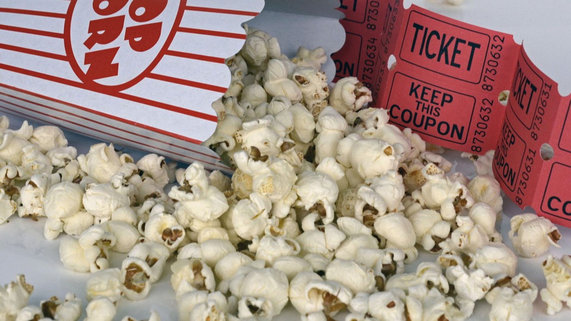 3. Popcorn et ticket de cinéma