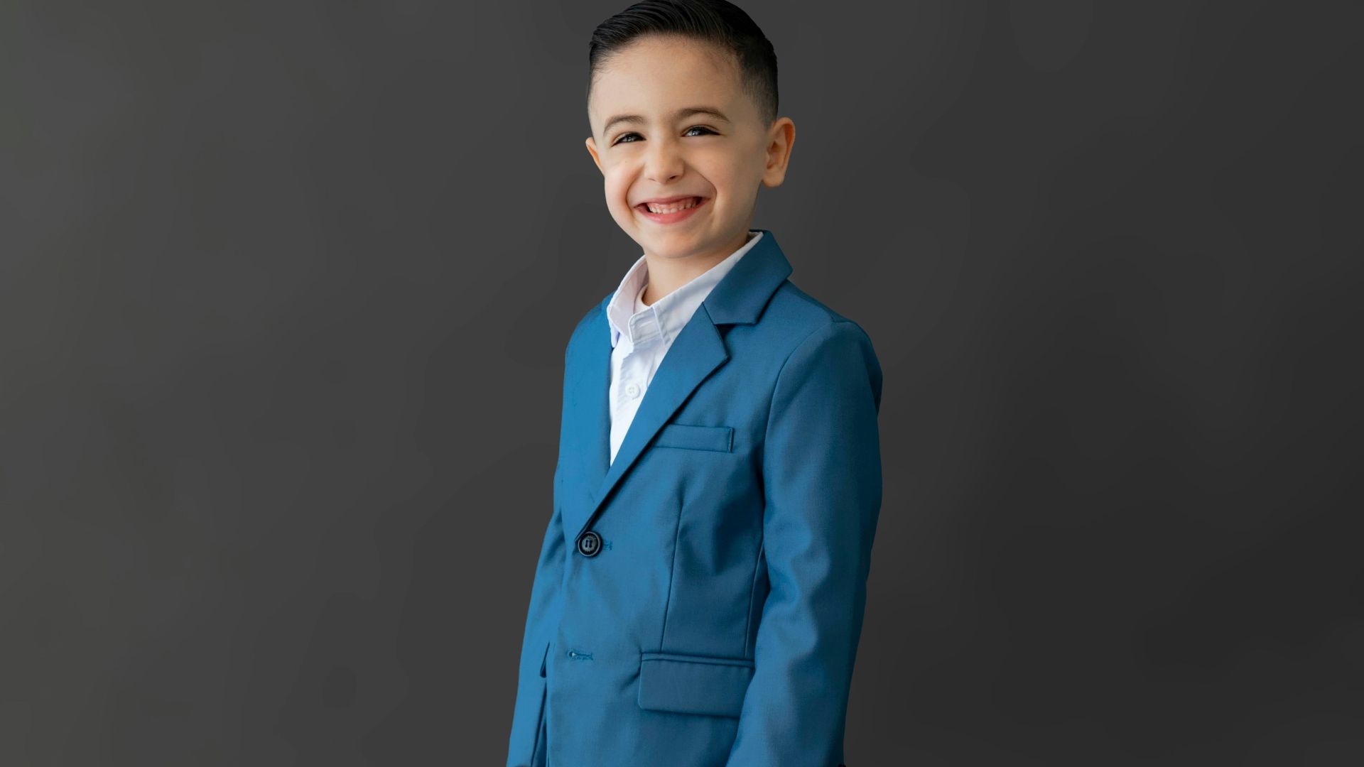 2. Bébé employé de bureau