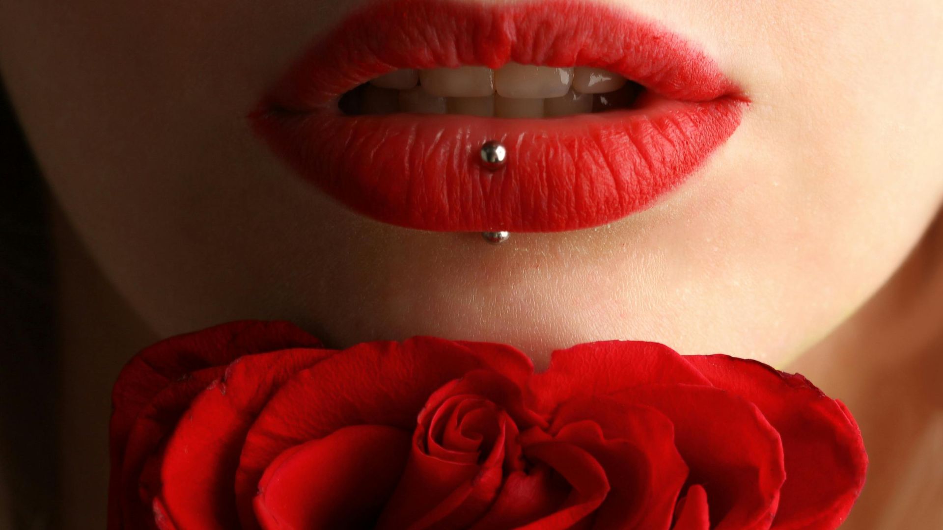 10. Rouge à lèvres rouge