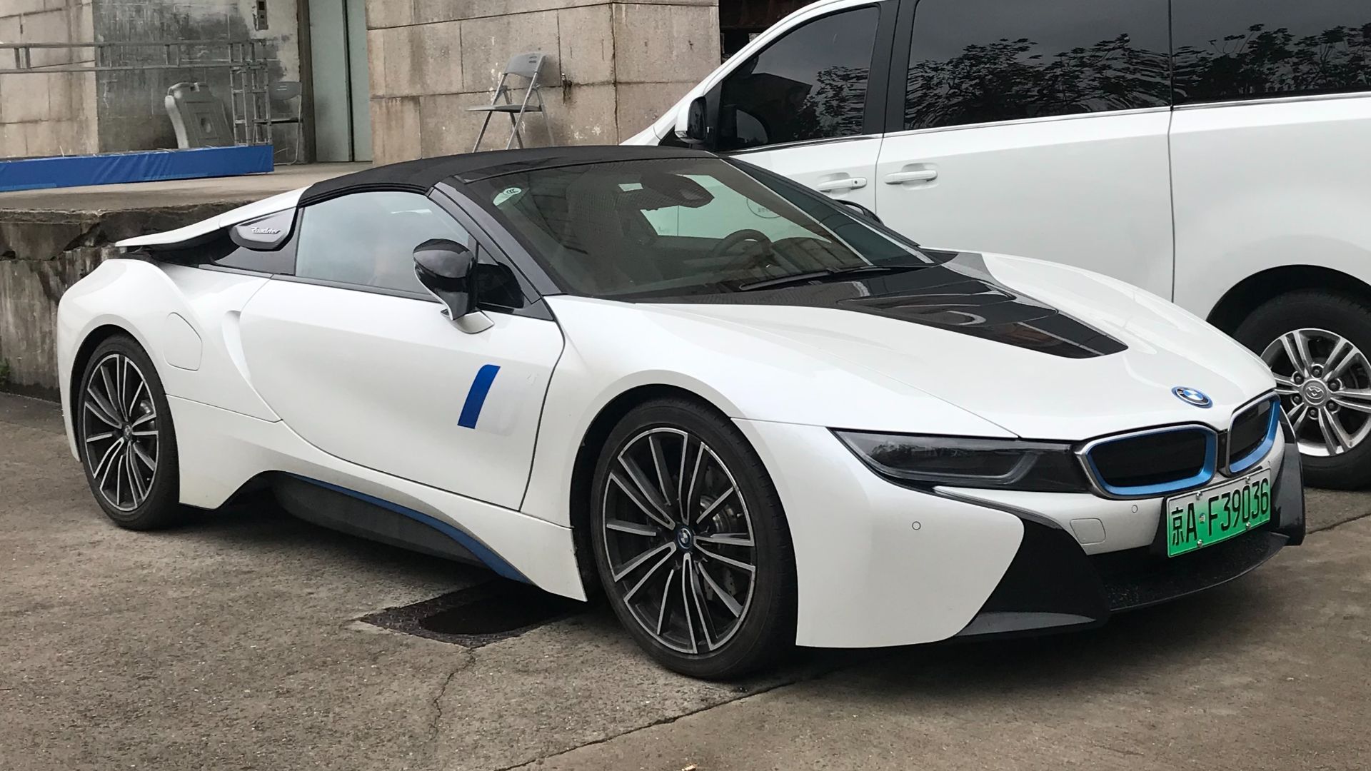 4. BMW i8