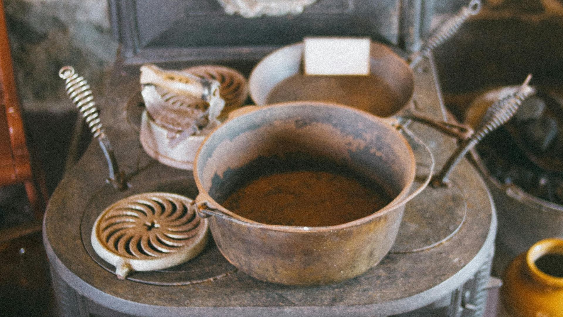 8. Vieux ustensiles de cuisine antiadhésifs