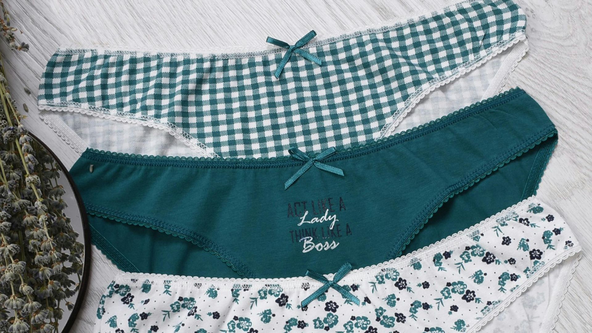 9. Sous-vêtements ou maillots de bain usagés