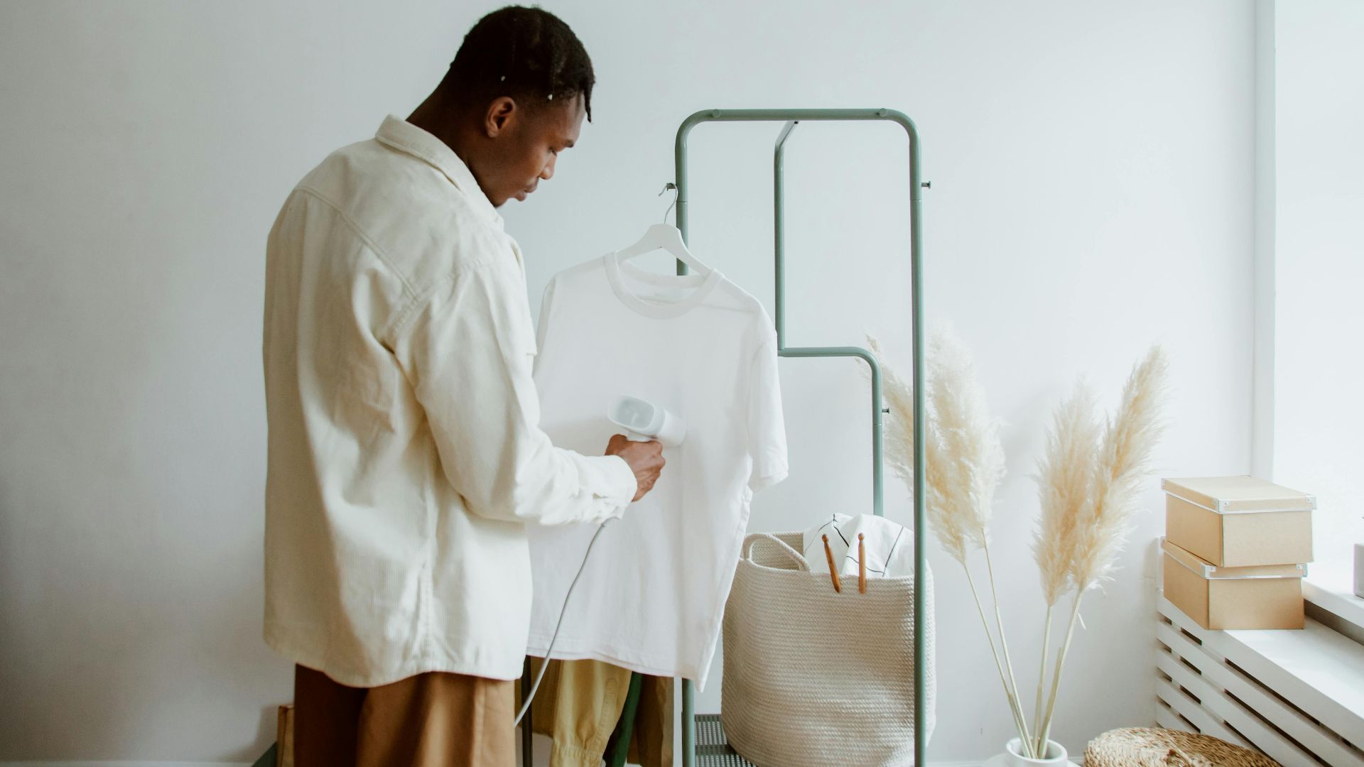 1. Utiliser un défroisseur à vêtements