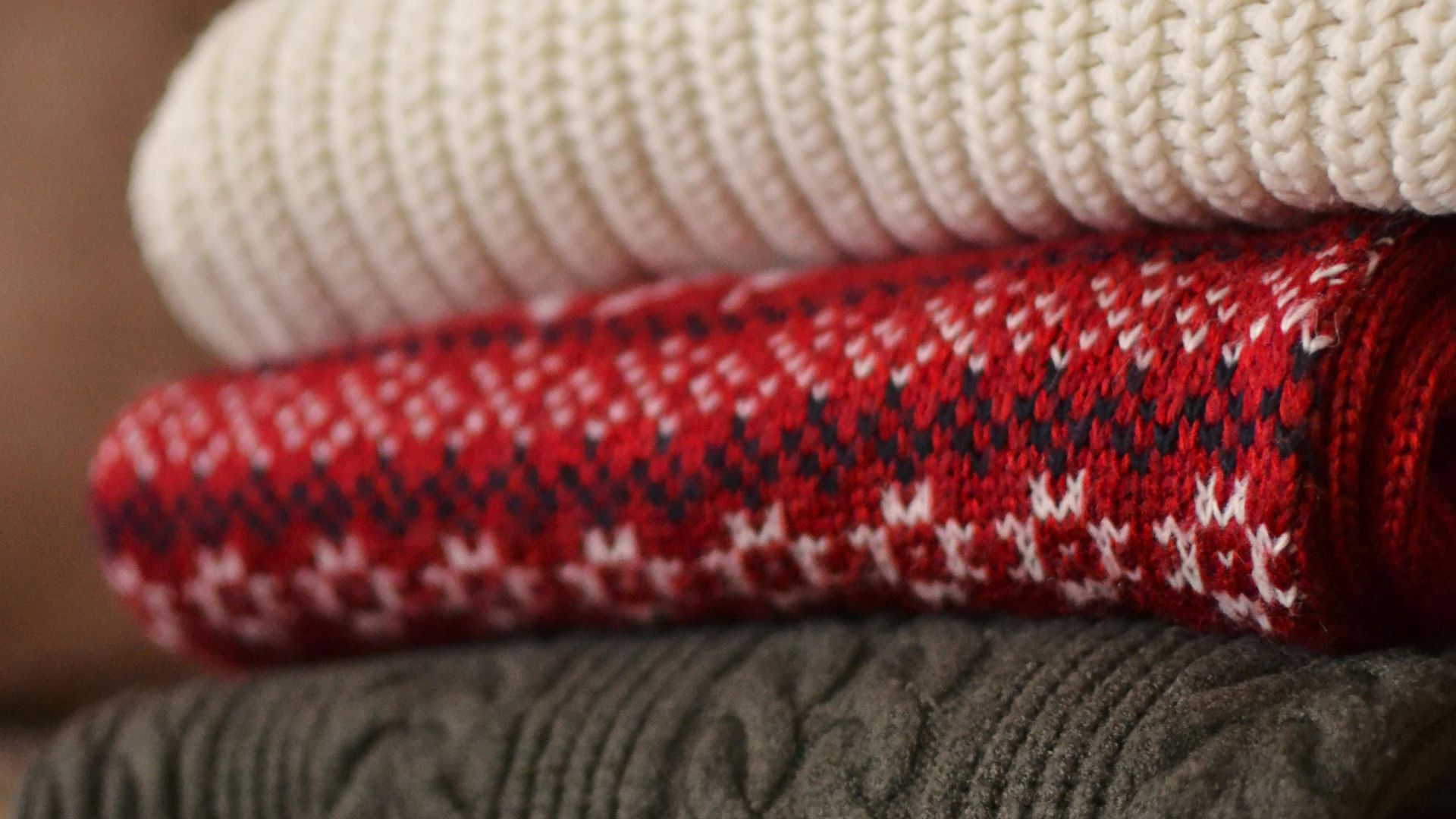 11. Stocker les tricots pliés et non suspendus