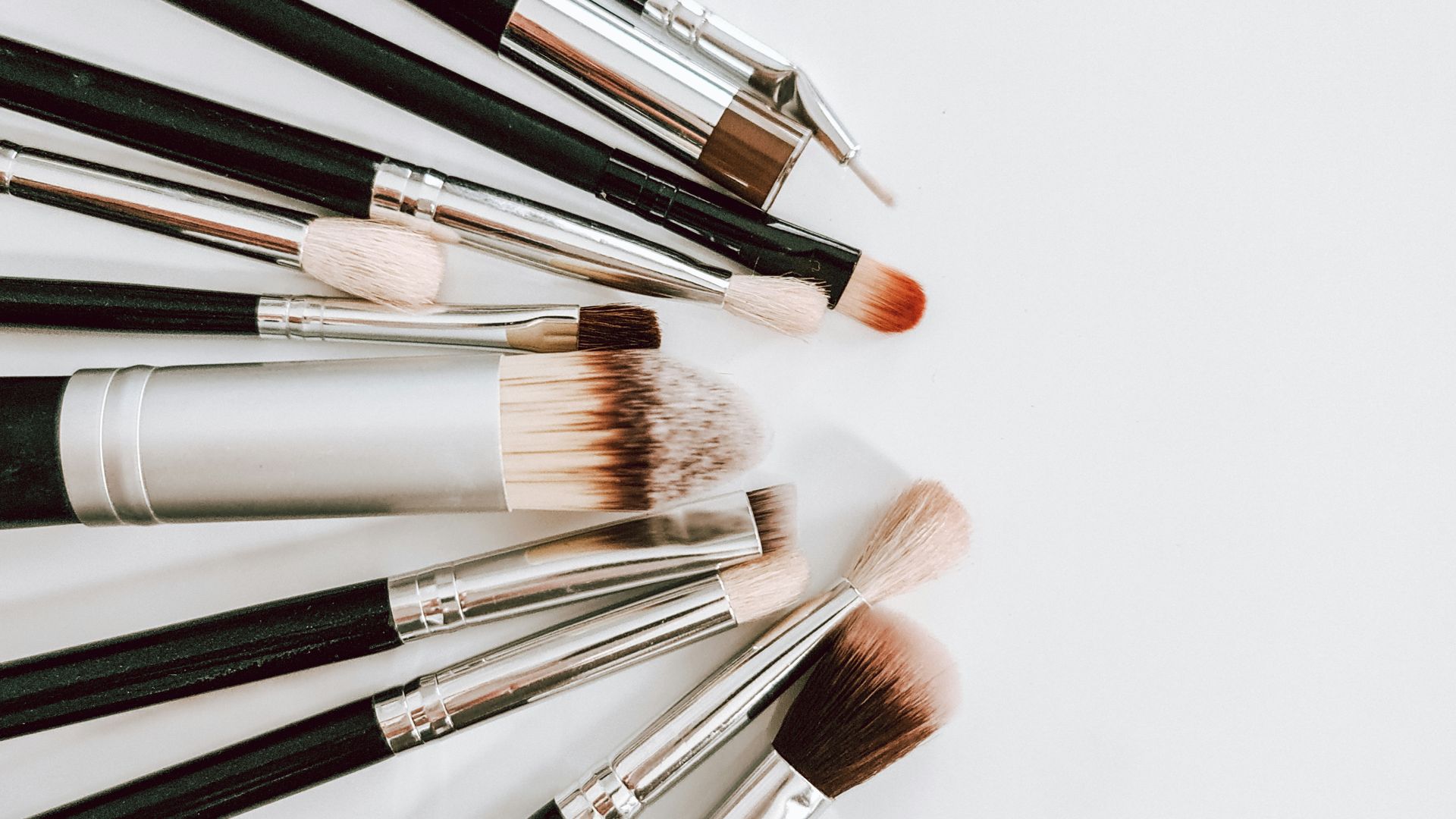 9. Ne pas laver ses pinceaux et ses outils