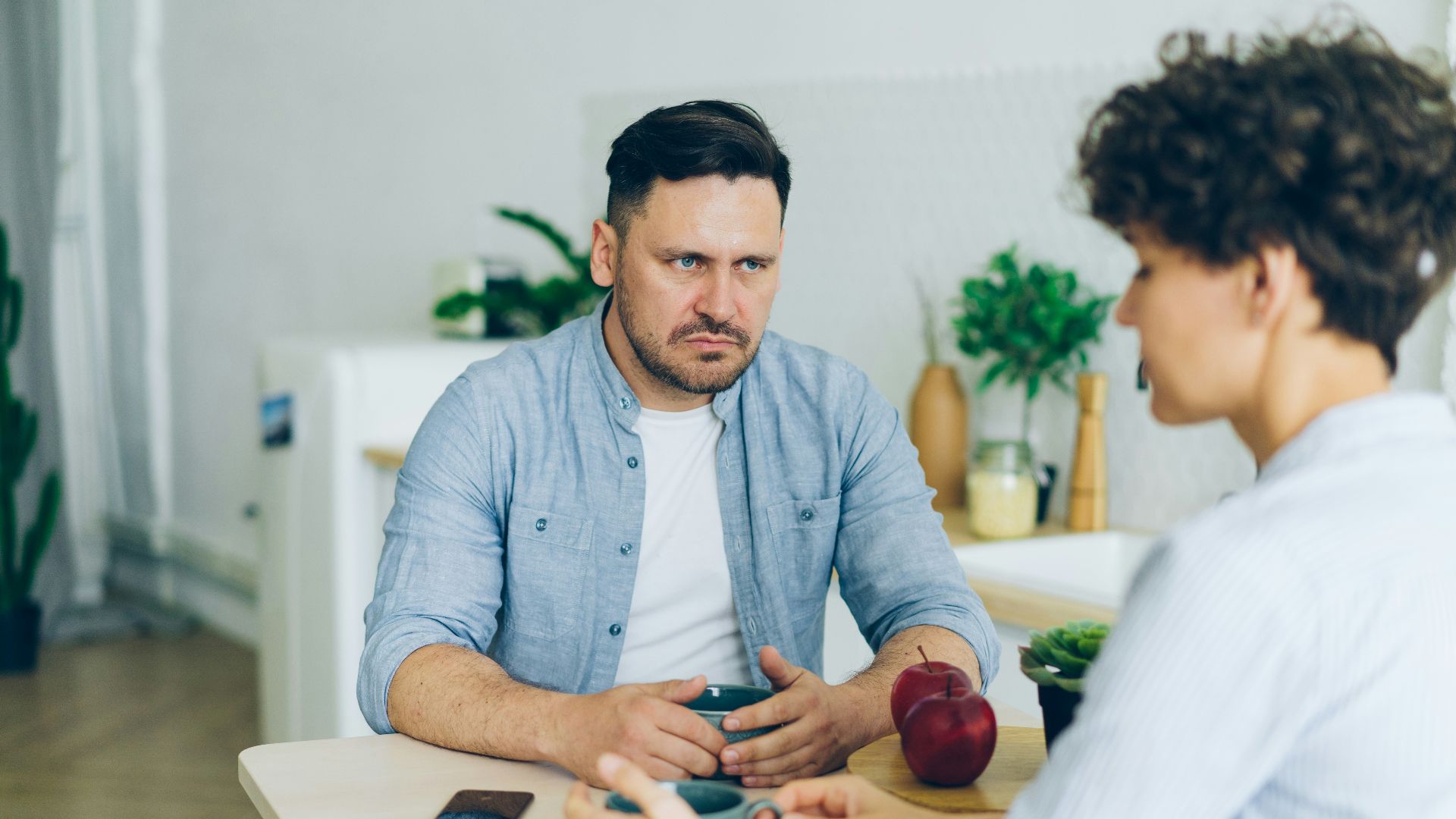 10 signes avant-coureurs du divorce et 10 signes de durabilité de votre mariage
