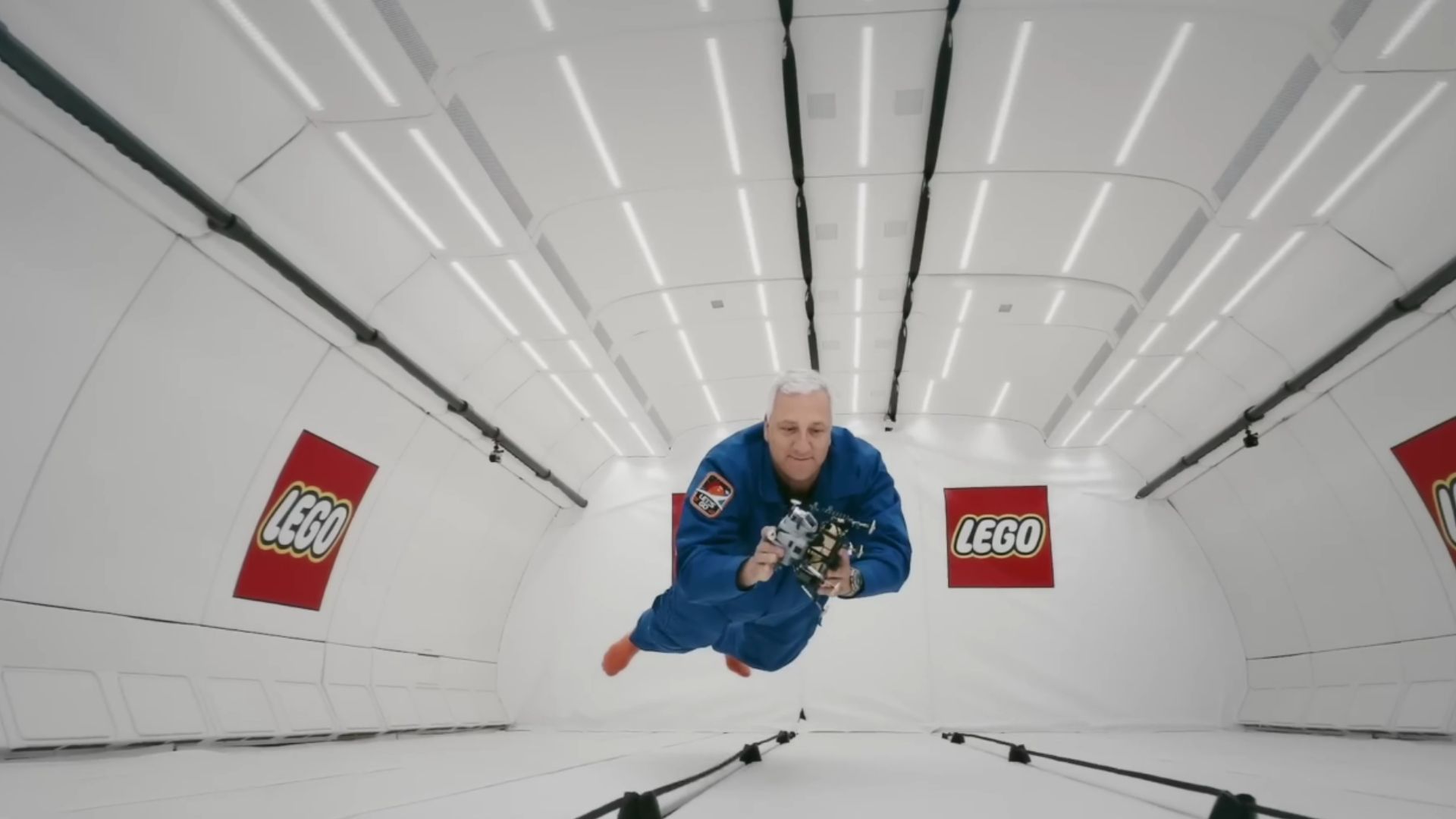 17. Les briques LEGO voyagent dans l'espace