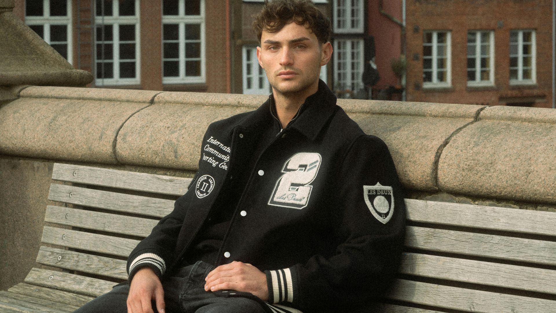 4. Vous conservez tous vos uniformes et vestes
