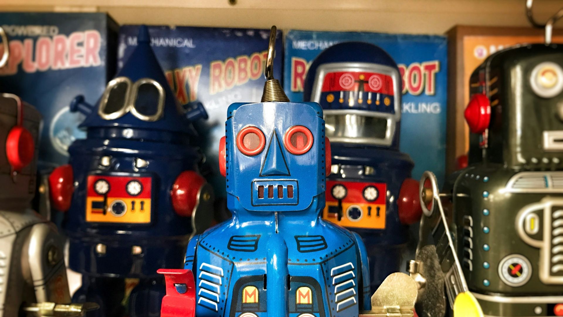 11. Jouets anciens et objets de collection