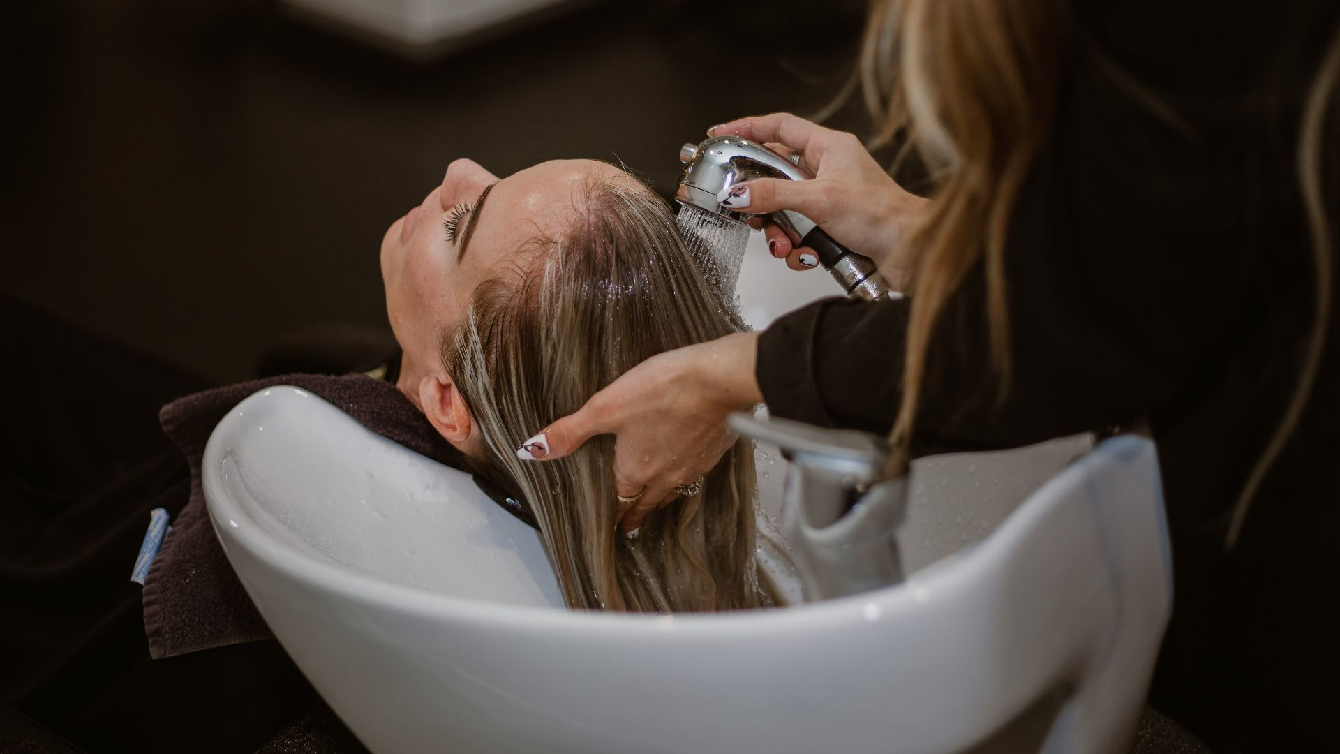 10 ingrédients à éviter dans les shampooings et 10 shampooings naturels à essayer