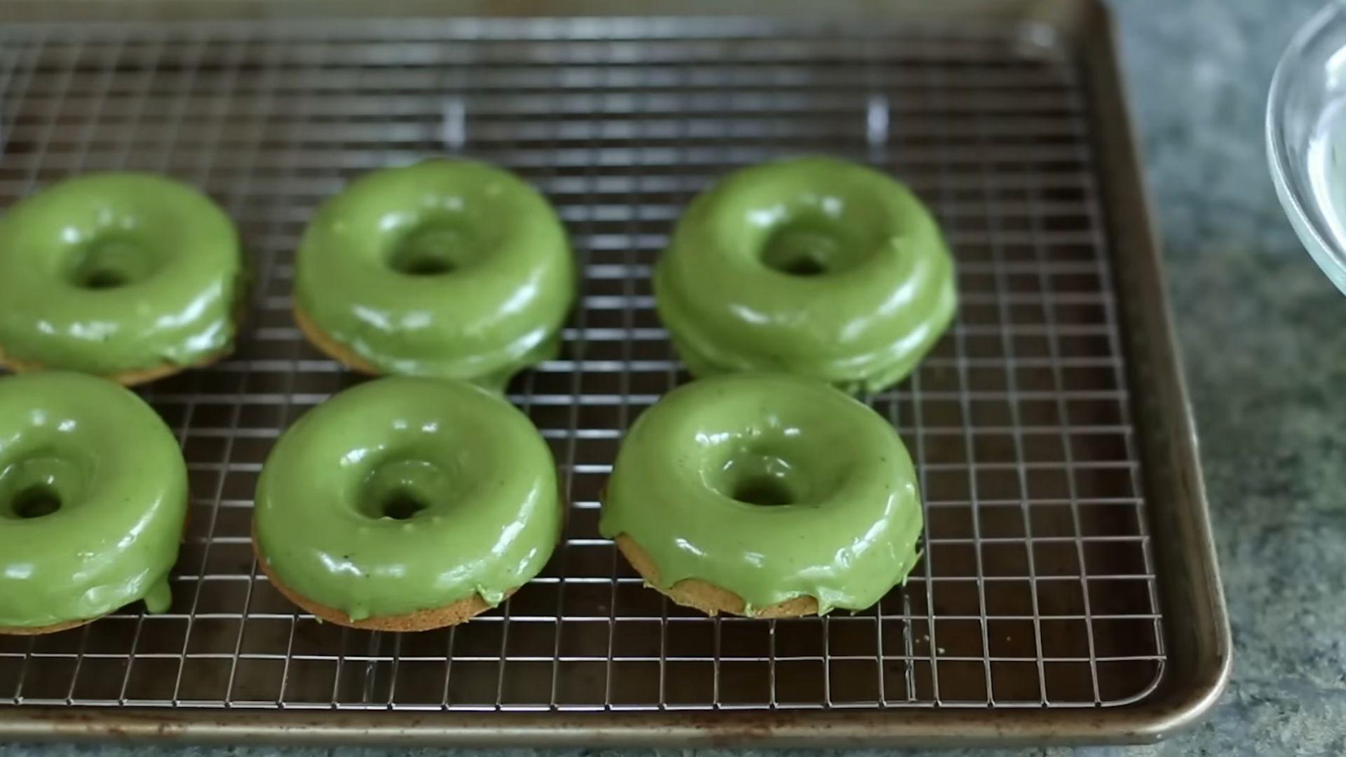 2. Donut glacé au Matcha