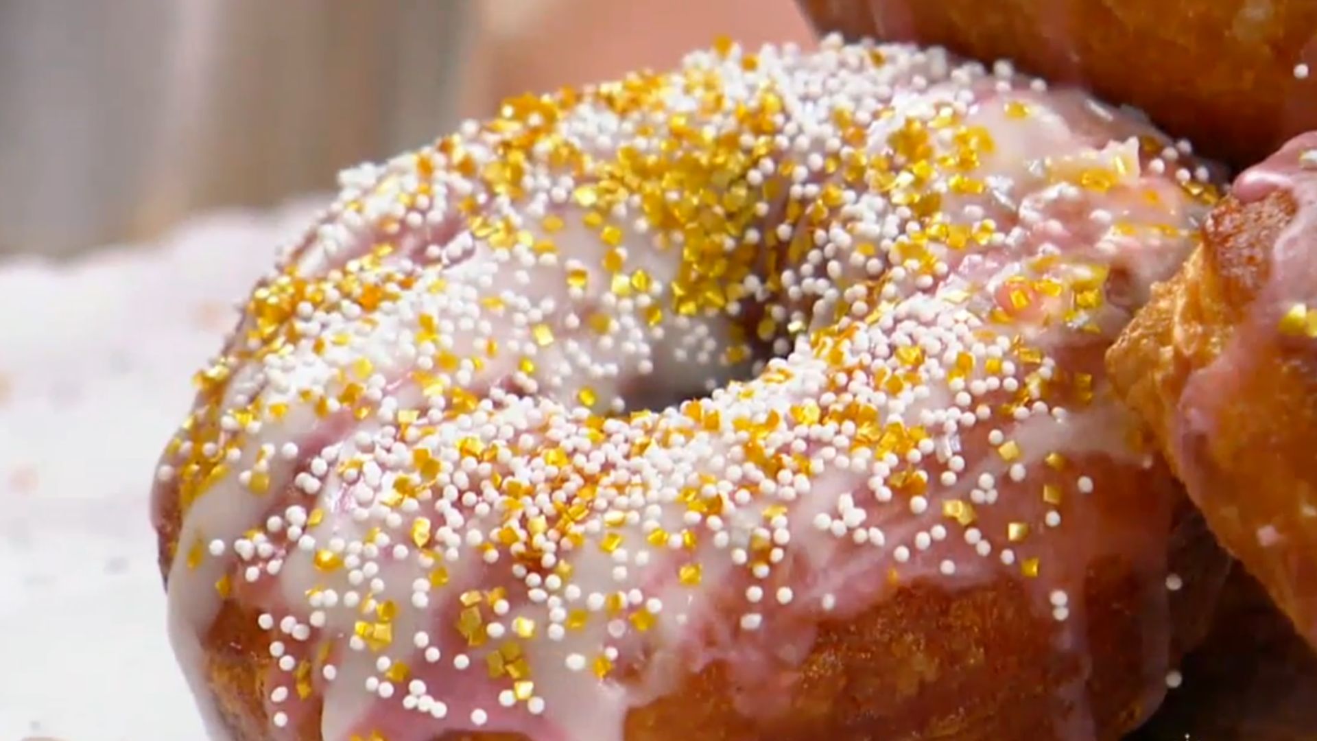 6. Donut pailleté