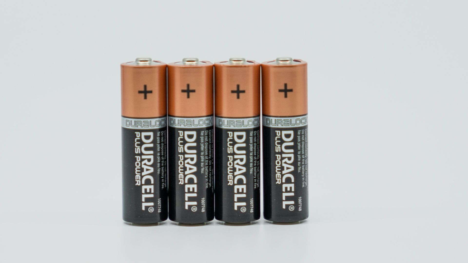 10. Piles Duracell