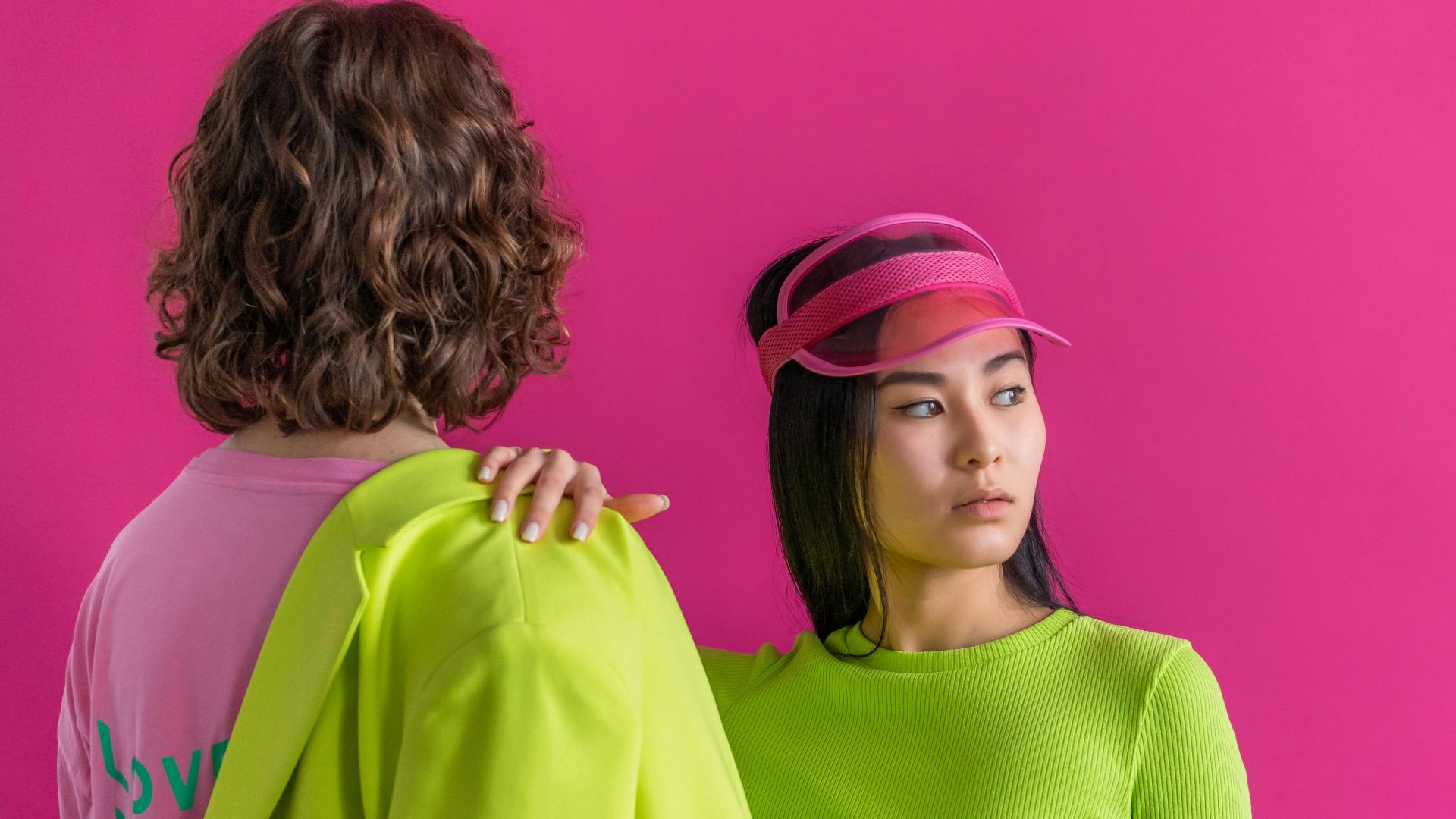 2. Vert fluo et rose vif