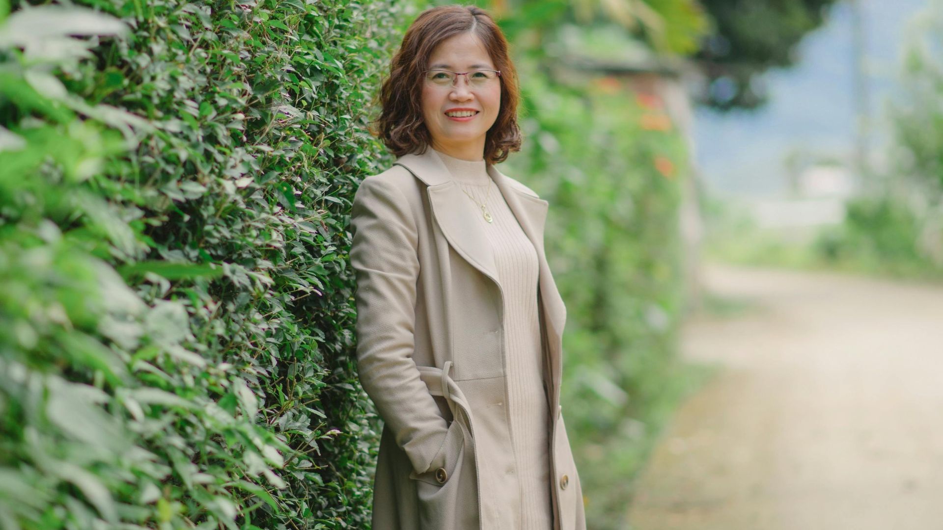 18. Robe en tricot avec trench imperméable