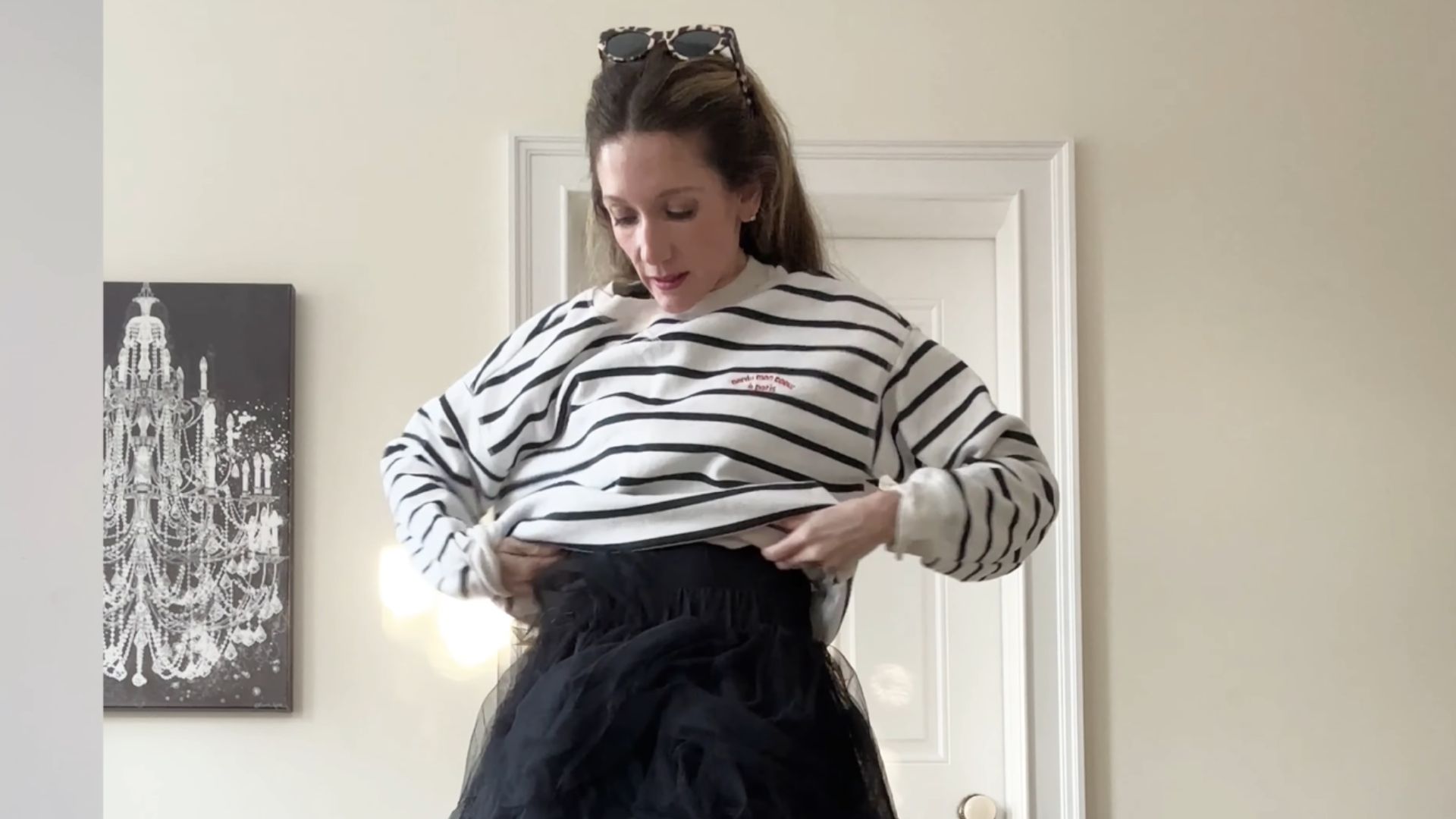 19. Jupe en tulle superposée avec sweat-shirt graphique