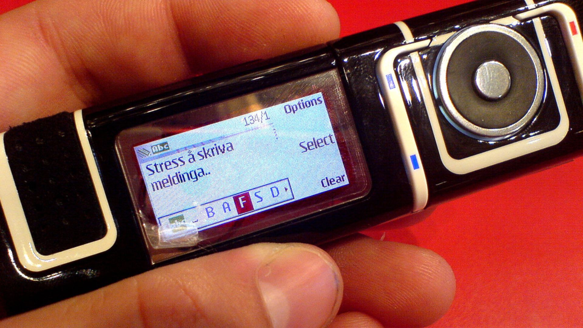 7. Nokia 7280