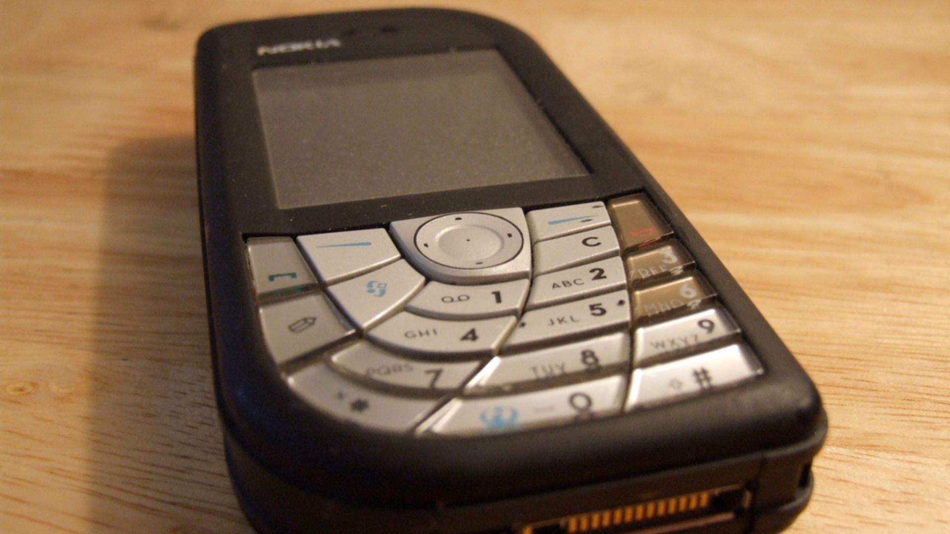 17. Nokia 7610