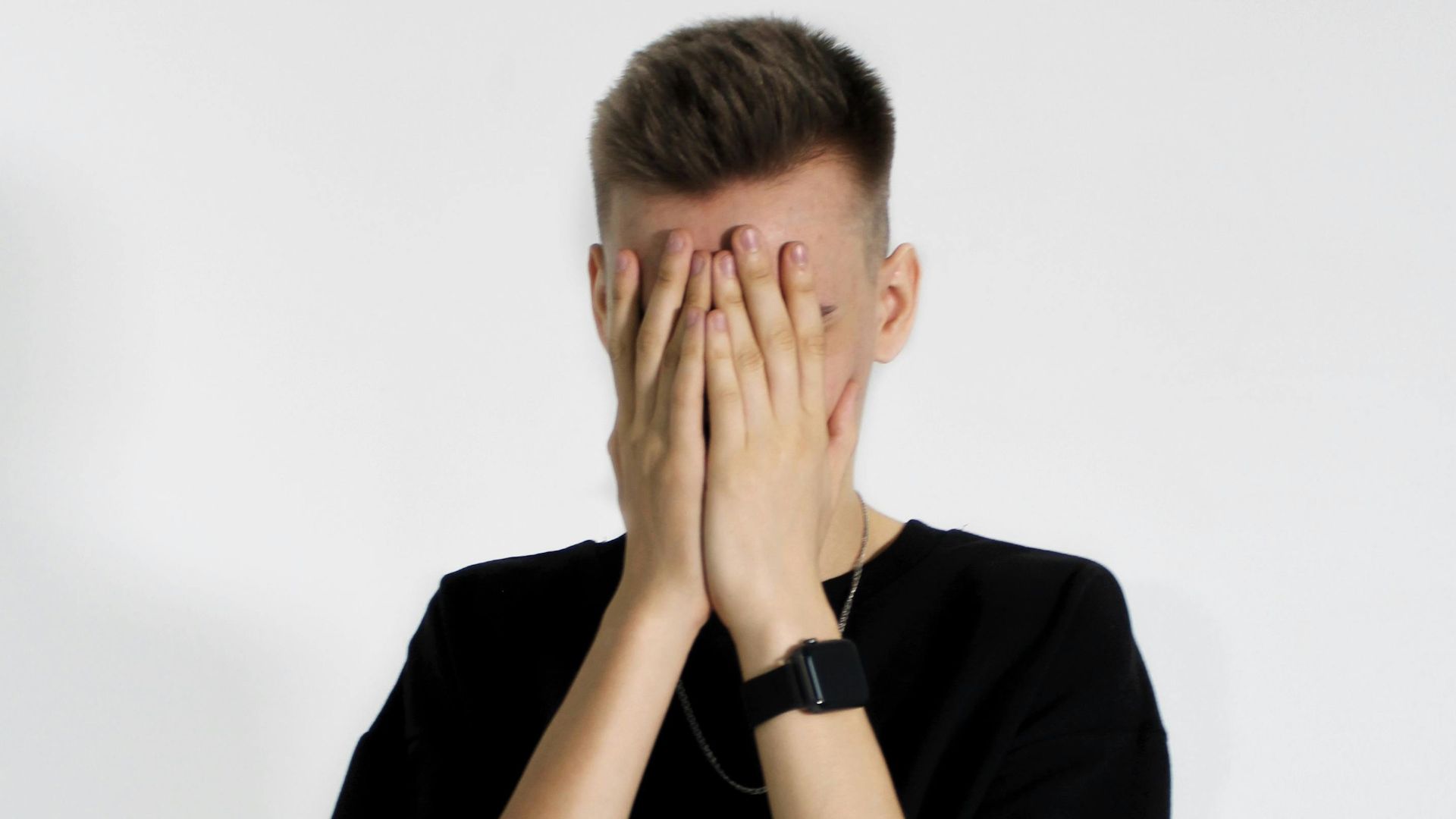 15. Il se tait dans les disputes