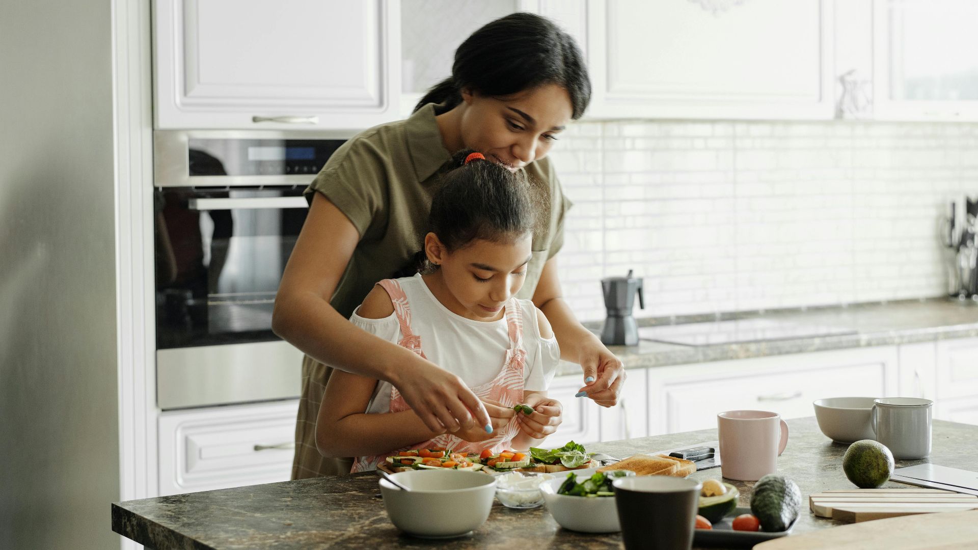 11. Aidez-les à préparer leur repas à l'école