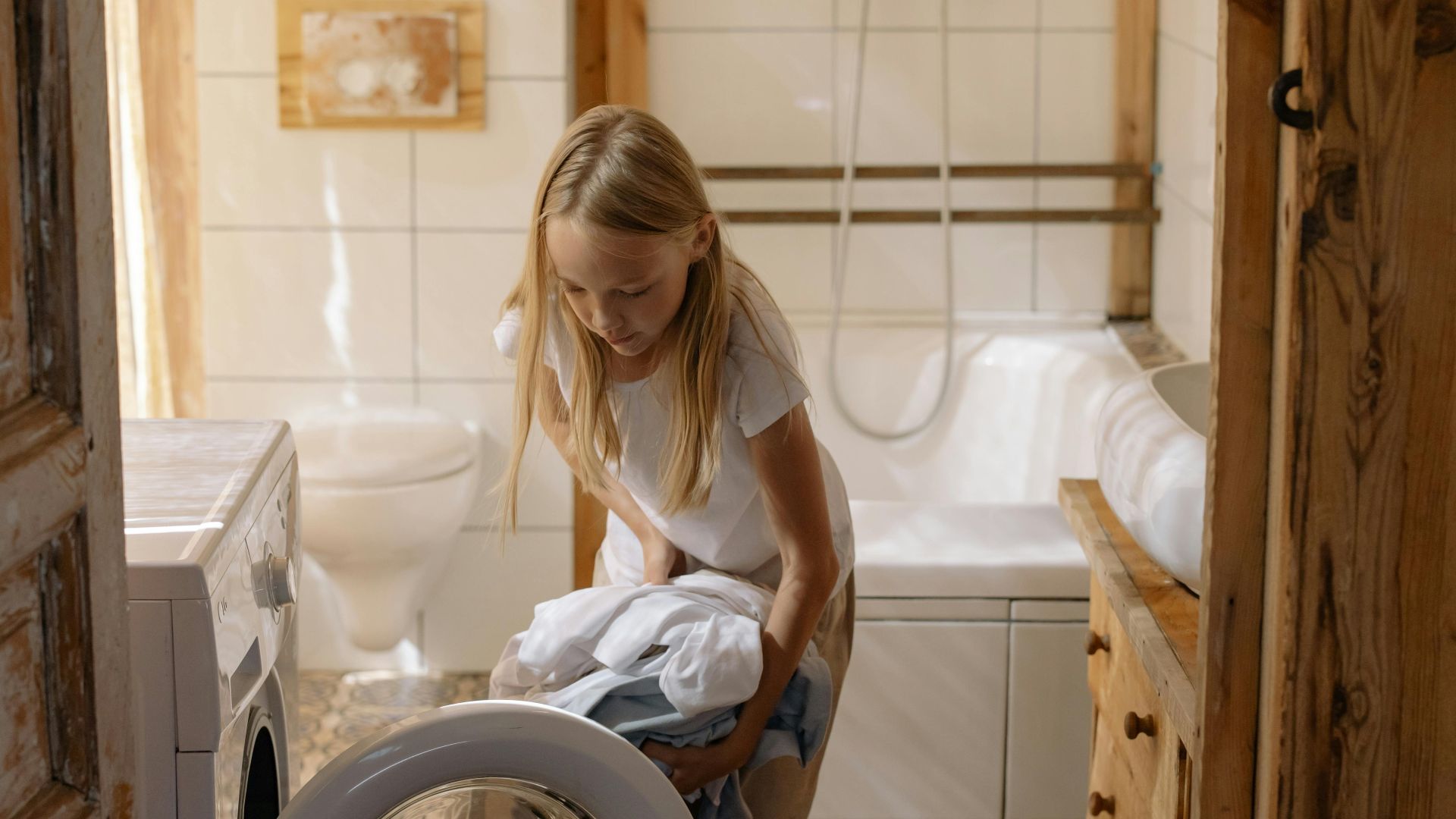 18. Transporter le linge sale dans la buanderie