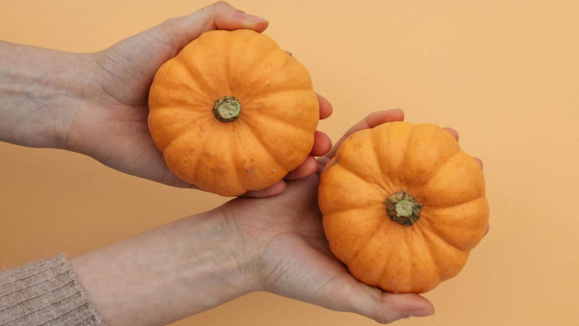 9. Mini-citrouilles comme porte-cartes