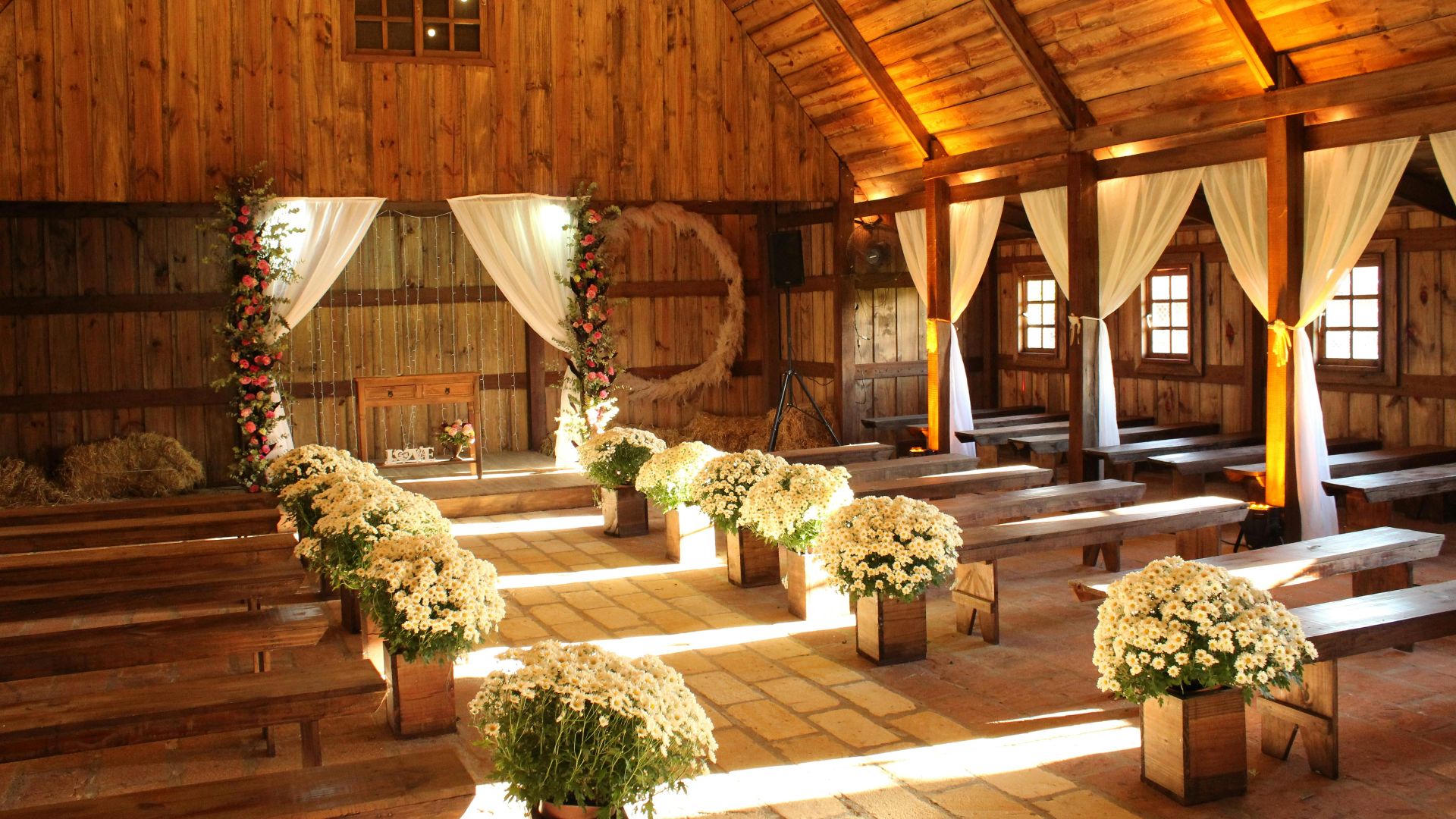 10. Salle de réception pour la grange avec sièges en foin