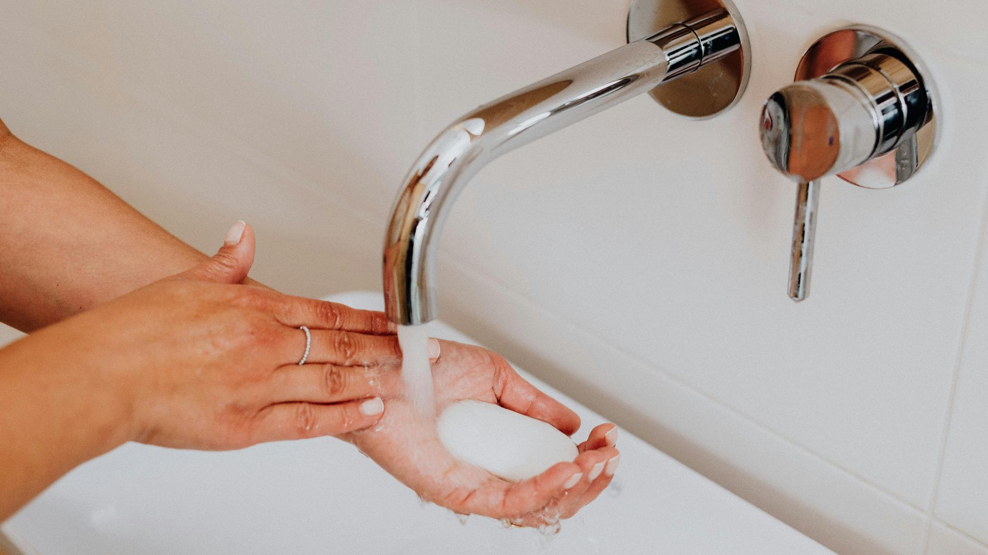 1. Se laver fréquemment les mains avec du savon