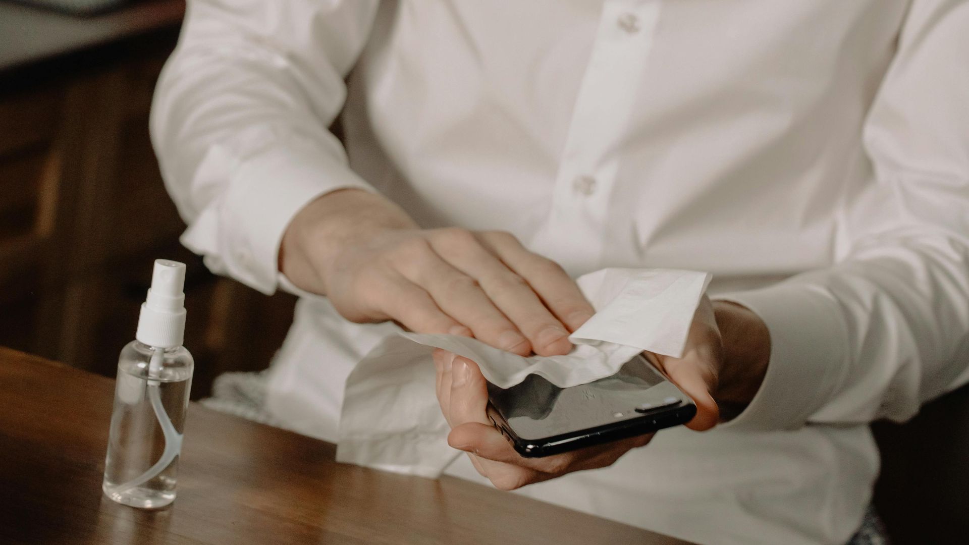 18. Désinfectez régulièrement votre téléphone