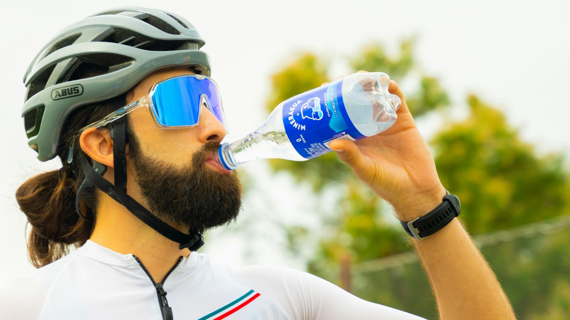 2. Maintient les électrolytes