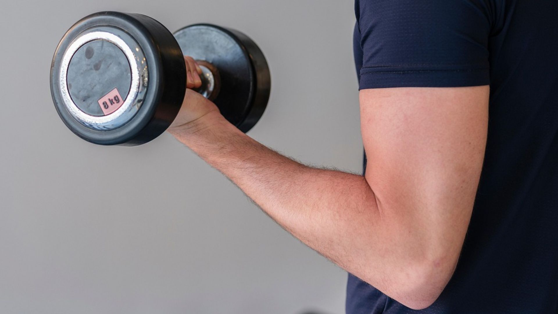 9. Permet les contractions musculaires