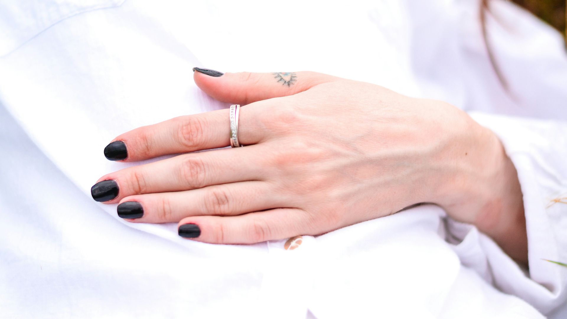 18. Ongles courbés vers le bas sans clubbing