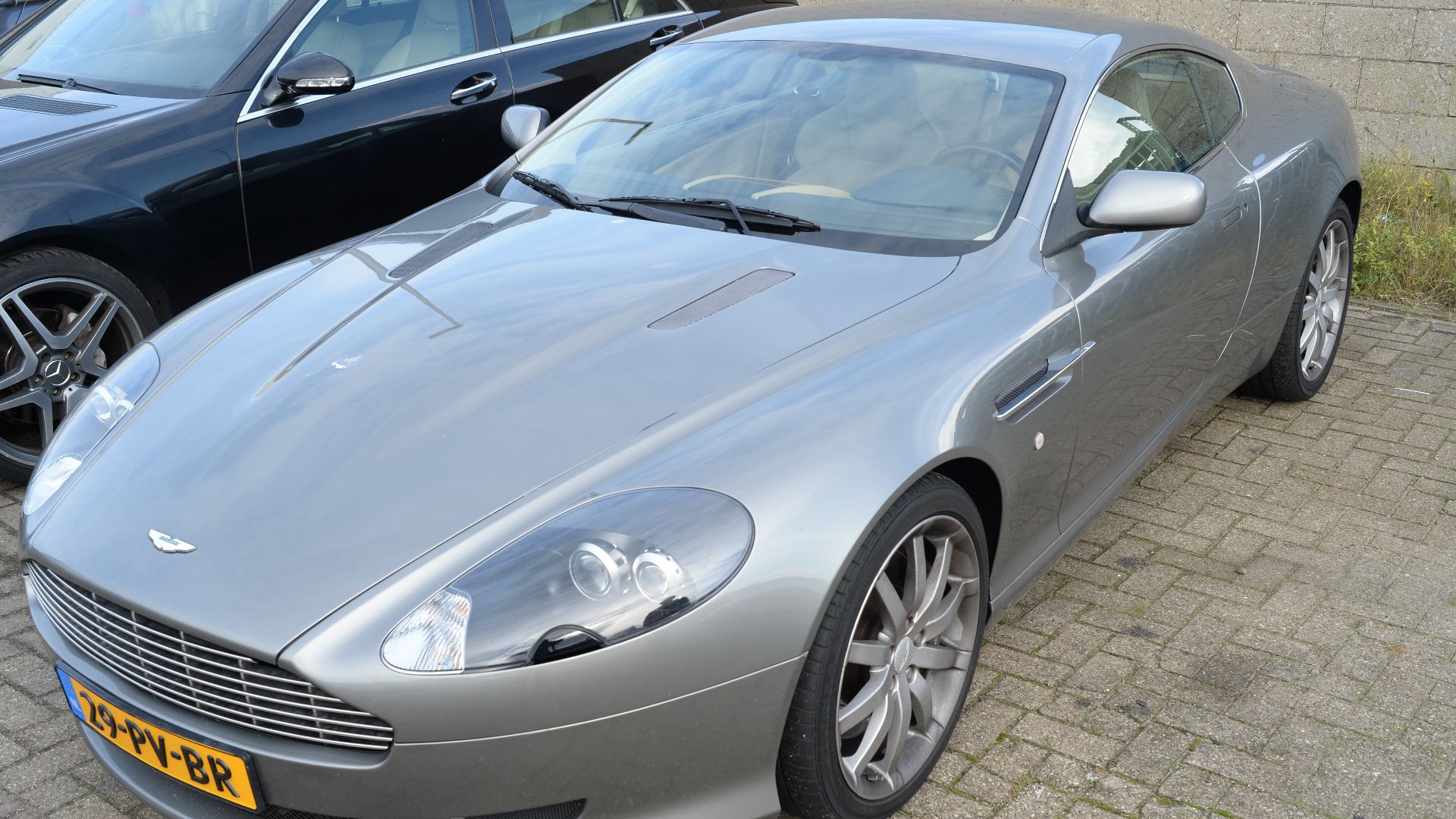 6. Aston Martin DB9 (2004)
