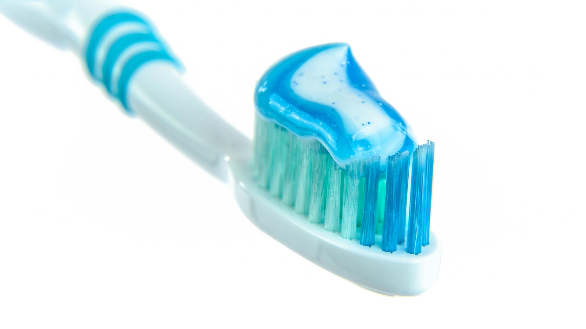 8. Brosse à dents et dentifrice