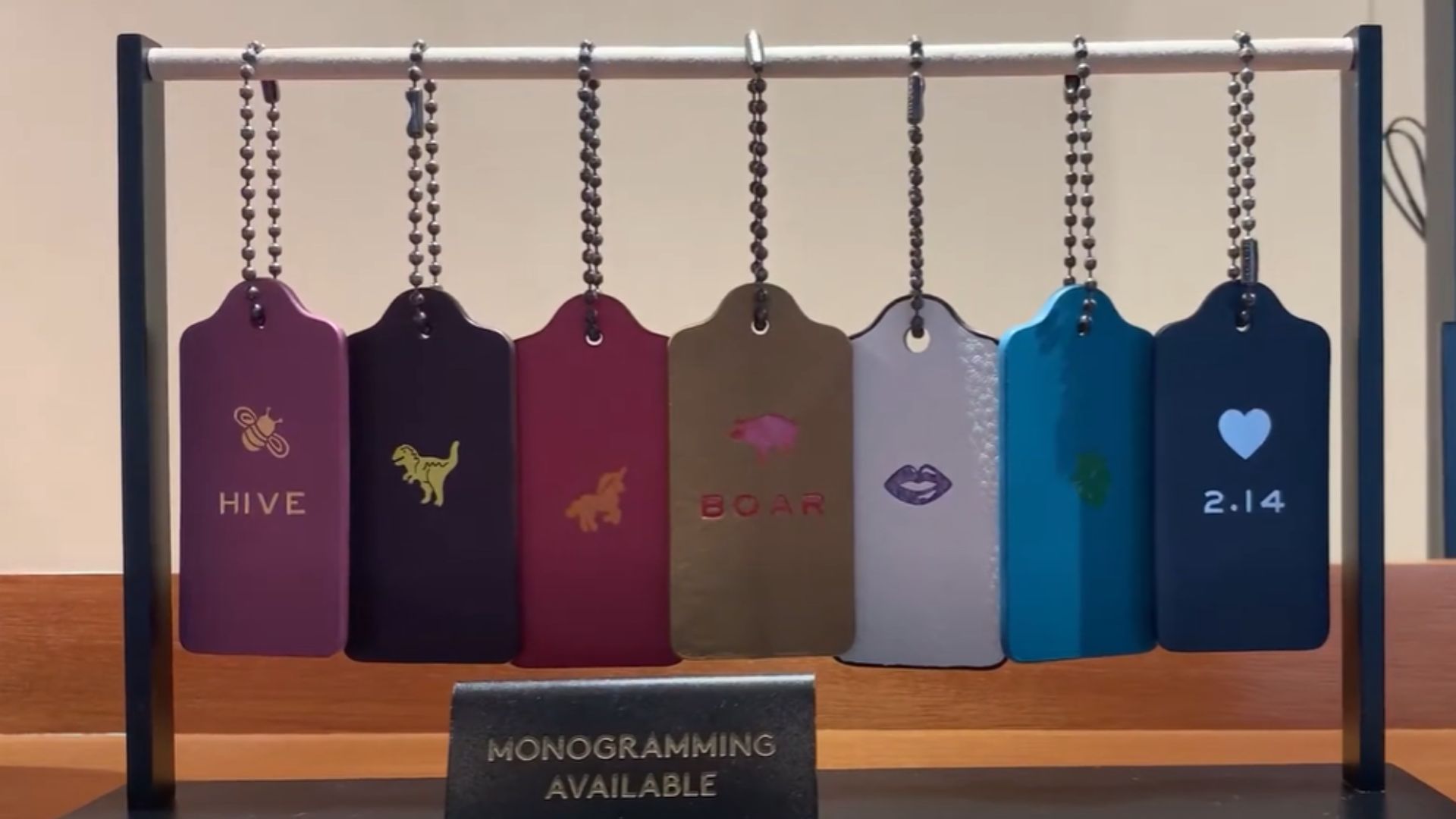 3. Etiquettes monogramme personnalisées