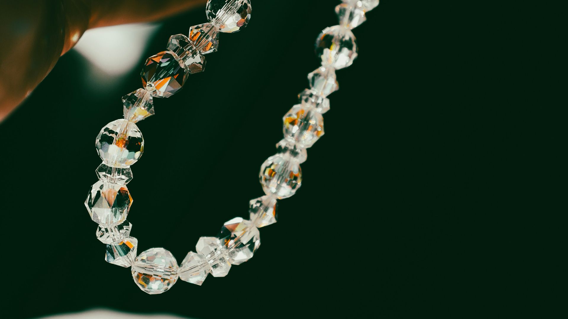 4. Charms de sac à main avec cristaux ou pierres précieuses