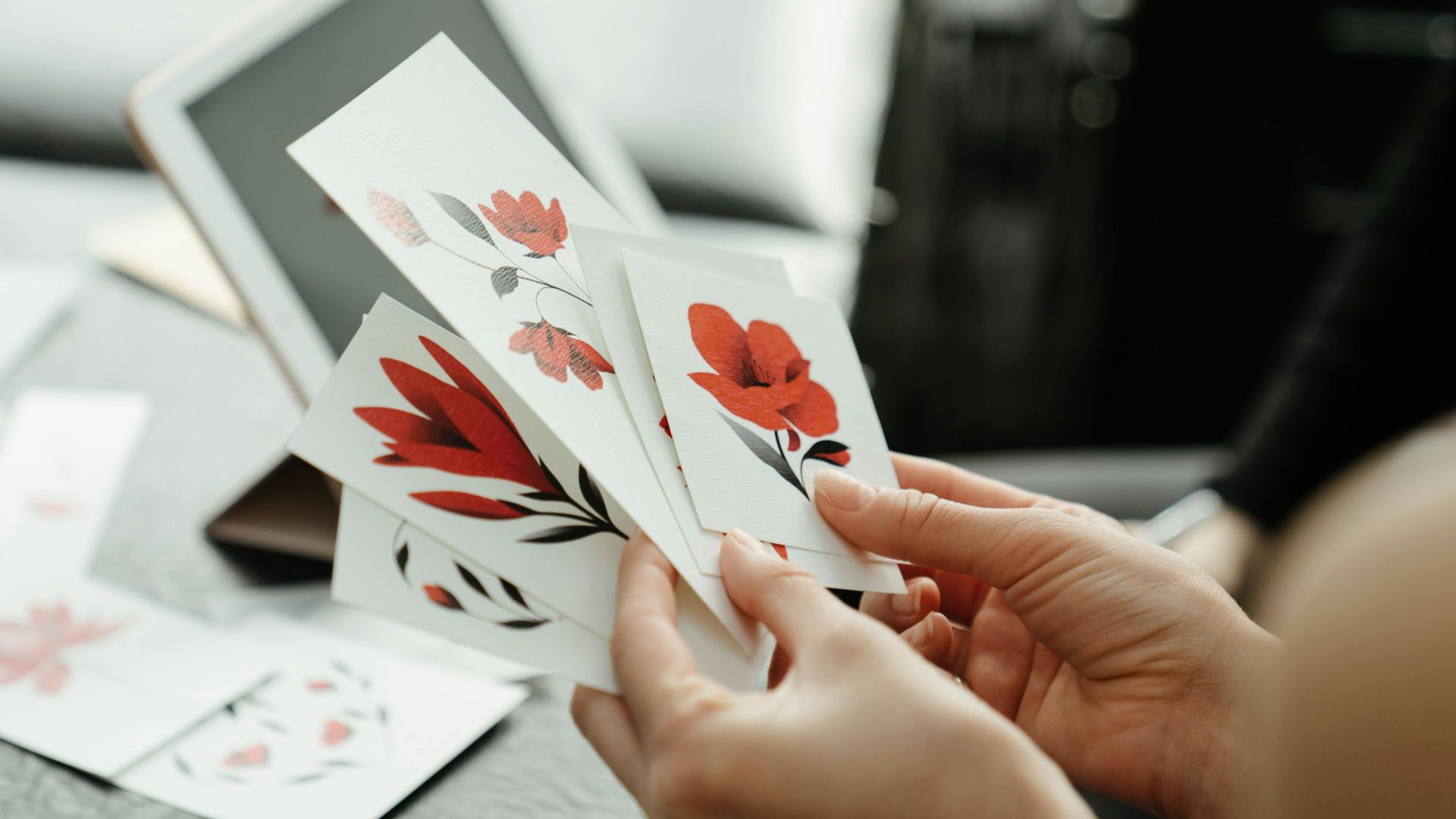 18. Autocollants ou décalcomanies pour sacs à main